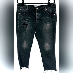 Torrid Crop Boyfriend Classic Button Fly Distressed  Raw Hem Sz 12 (34-36 waist)